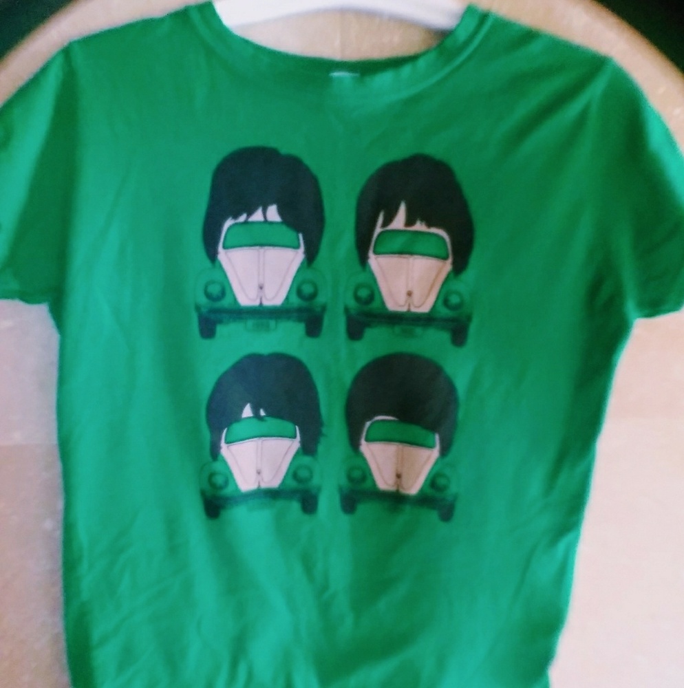 🔻PRICE DROP🔻THE BEATLES CLASSIC VW SHIRT!